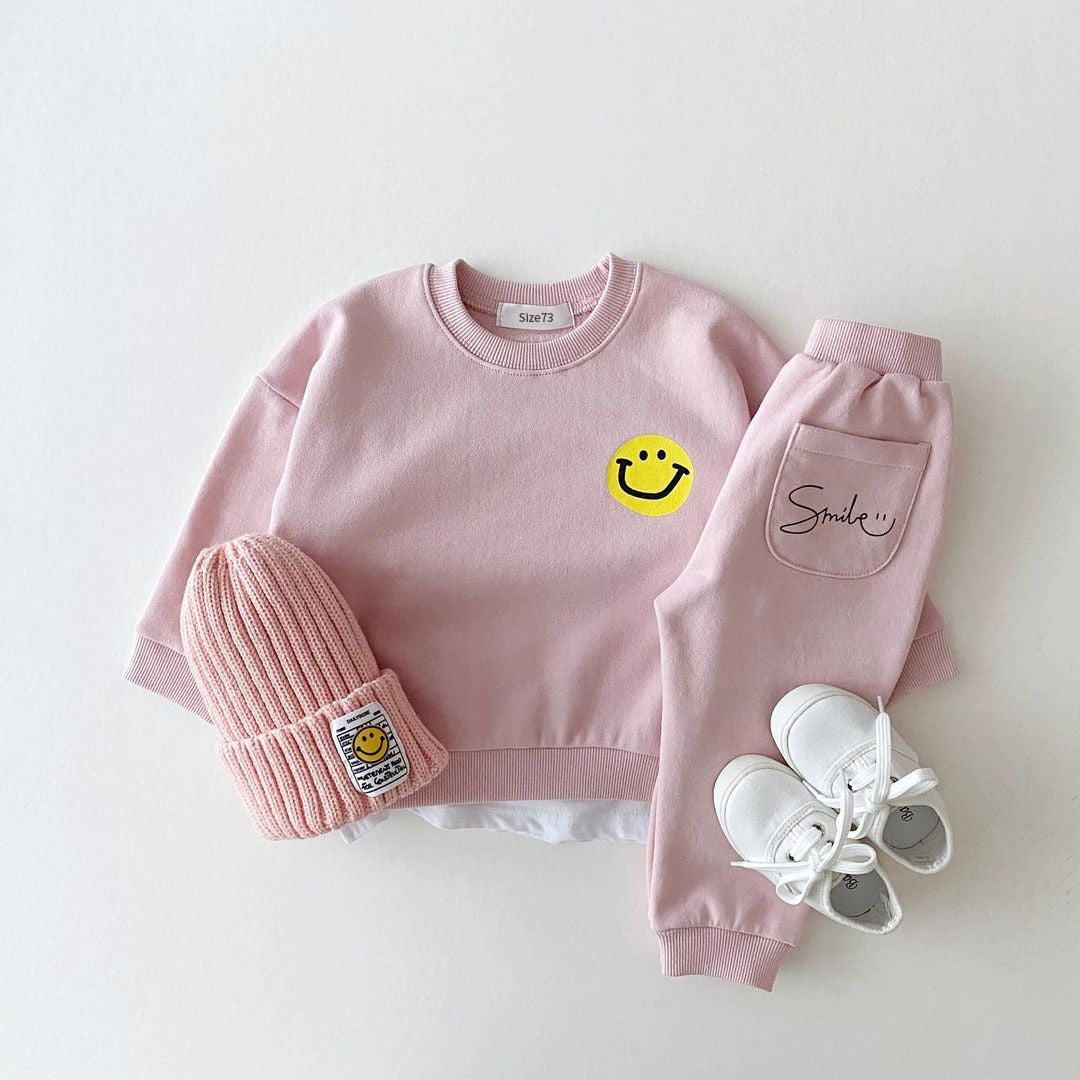 Smiley-sweatshirt + joggingbroek-outfit